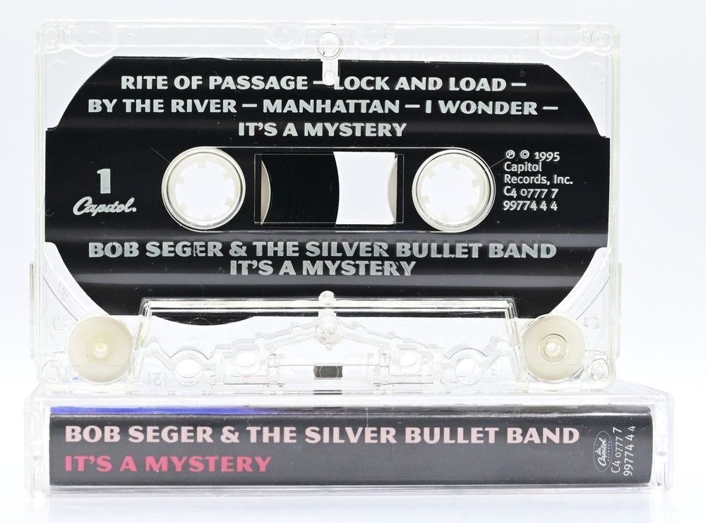 Bob Seger & The Silver Bullet Band &lrm;&ndash; It's A Mystery T113_2455 фото