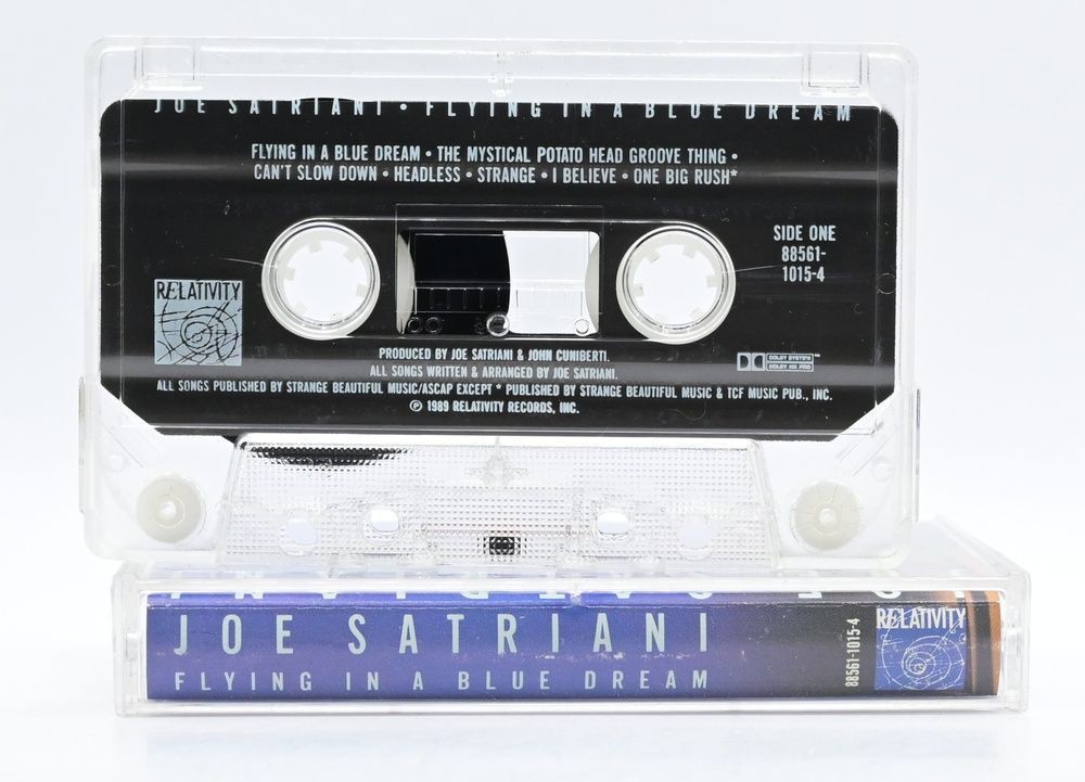 Joe Satriani &lrm;&ndash; Flying In A Blue Dream 2113_2331 фото