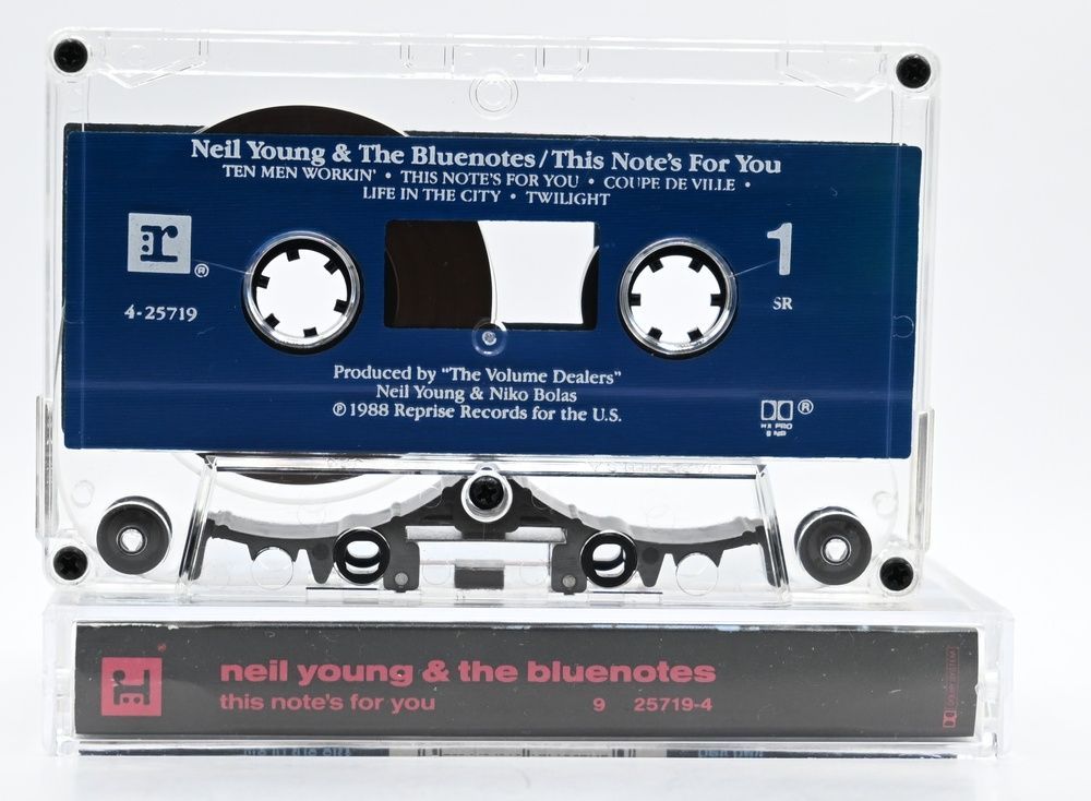 Neil Young & The Bluenotes &lrm;&ndash; This Note's For You 65_2473 фото