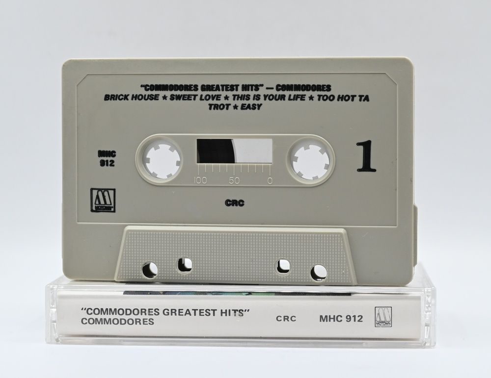 Commodores &lrm;&ndash; Commodores Greatest Hits S1_1742 фото